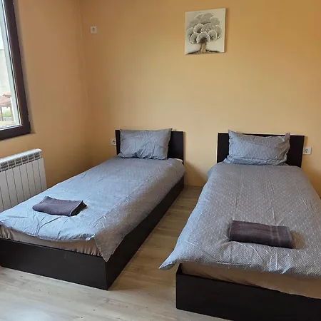 Spacious 4-room Flat In Center - Sleeps 6 - Walk Everywhere Pleven