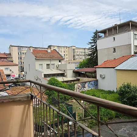 Spacious 4-room Flat In Center - Sleeps 6 - Walk Everywhere Apartment Pleven