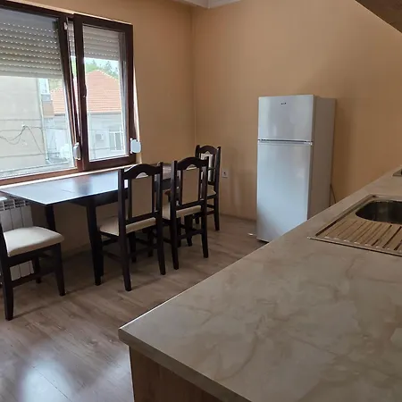Spacious 4-room Flat In Center - Sleeps 6 - Walk Everywhere Apartment Pleven
