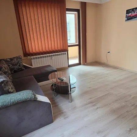 Spacious 4-room Flat In Center - Sleeps 6 - Walk Everywhere * Pleven