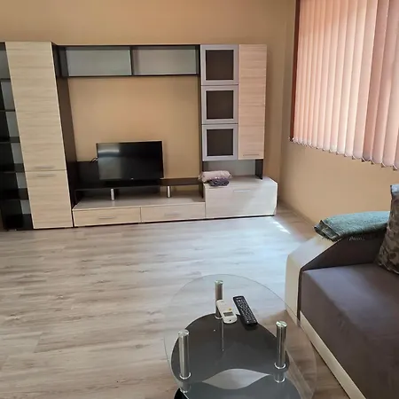 Spacious 4-room Flat In Center - Sleeps 6 - Walk Everywhere Pleven