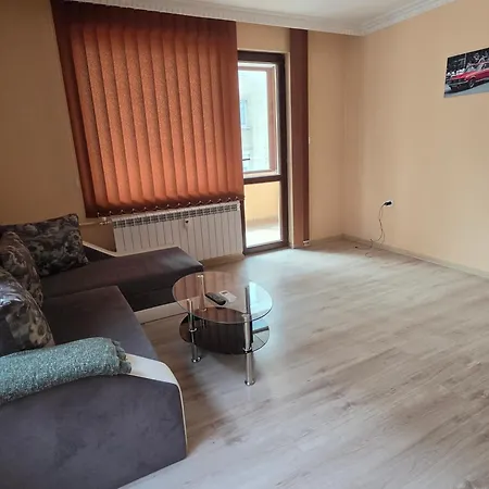 Spacious 4-room Flat In Center - Sleeps 6 - Walk Everywhere * Pleven