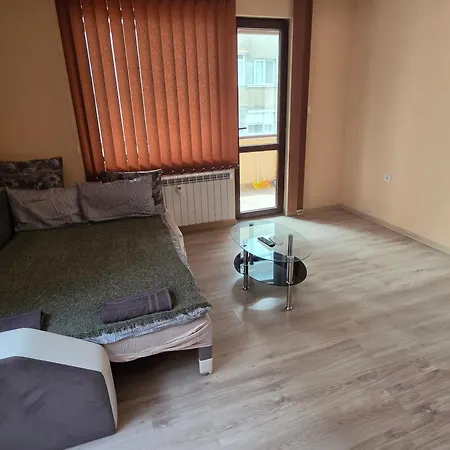Lejlighed Spacious 4-room Flat In Center - Sleeps 6 - Walk Everywhere Pleven