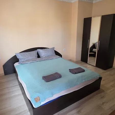 Spacious 4-room Flat In Center - Sleeps 6 - Walk Everywhere