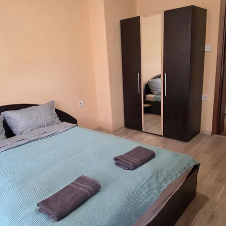 Spacious 4-room Flat In Center - Sleeps 6 - Walk Everywhere Lejlighed Pleven