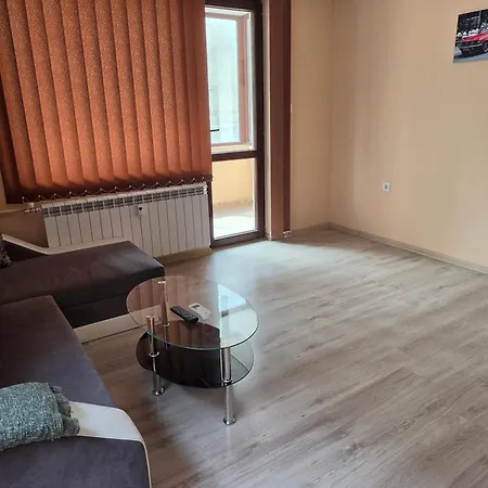 Spacious 4-room Flat In Center - Sleeps 6 - Walk Everywhere * Pleven