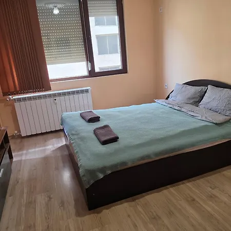 Spacious 4-room Flat In Center - Sleeps 6 - Walk Everywhere * Pleven